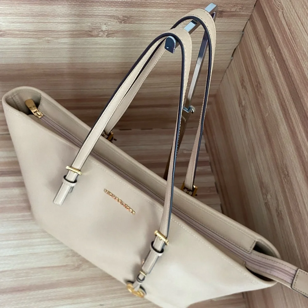 MICHAEL KORS JET SET TRAVEL MULTIFUNCTION LEATHER SHOULDER TOTE BAG CAMEL - Picture 3 of 13